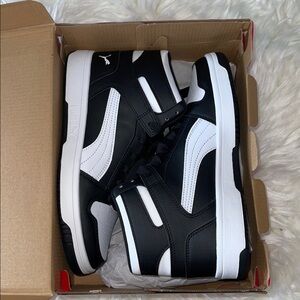 Puma Men's Black and White Sneakers size 7.5